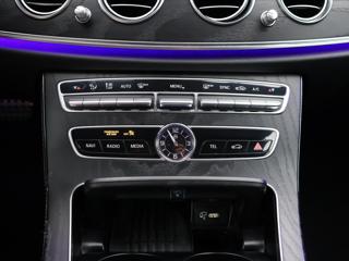Mercedes-Benz Třídy E 3,0 450 270 kW 4Matic AMG CZ kombi - Foto 19