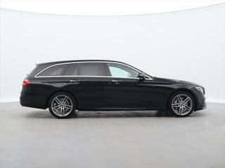 Mercedes-Benz Třídy E 3,0 450 270 kW 4Matic AMG CZ kombi - Foto 8