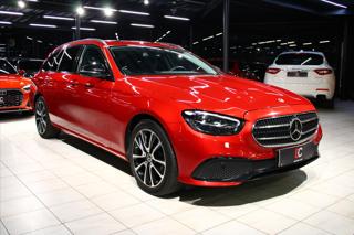 Mercedes-Benz Třídy E 300d 4MATIC DIS+ / 360° / NezTop / MBUX kombi
