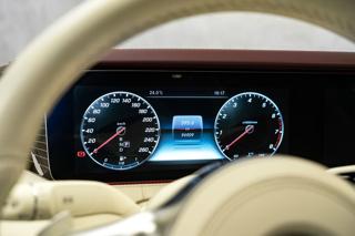 Mercedes-Benz Třídy S 560 Coupe 4M Designo kupé - Foto 24