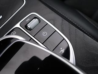 Mercedes-Benz Třídy C 3,0 400 245kW 4Matic AMG kupé - Foto 32