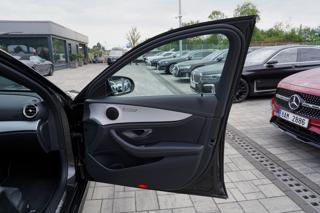 Mercedes-Benz Třídy E E 200 4Matic AMG/LED/360/ČR sedan - Foto 25