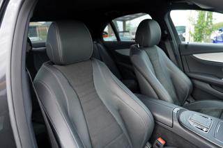 Mercedes-Benz Třídy E E 200 4Matic AMG/LED/360/ČR sedan - Foto 32