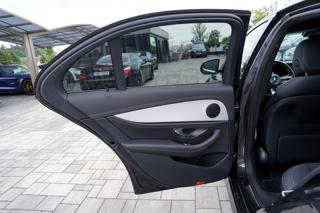 Mercedes-Benz Třídy E E 200 4Matic AMG/LED/360/ČR sedan - Foto 23