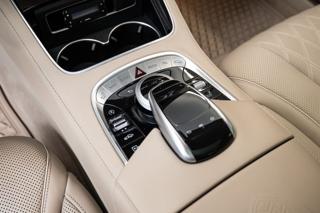 Mercedes-Benz Třídy S Maybach 4MATIC sedan - Foto 17