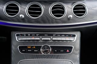 Mercedes-Benz Třídy E E 53 AMG 4Matic+/440PS sedan - Foto 33