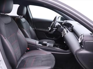 Mercedes-Benz Třídy A 1,3 A 250 e DCT 118kW CZ sedan - Foto 14