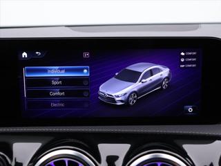 Mercedes-Benz Třídy A 1,3 A 250 e DCT 118kW CZ sedan - Foto 24