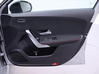 Mercedes-Benz Třídy A 1,3 A 250 e DCT 118kW CZ sedan - Foto 13