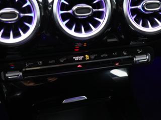 Mercedes-Benz Třídy A 1,3 A 250 e DCT 118kW CZ sedan - Foto 25