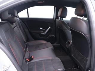 Mercedes-Benz Třídy A 1,3 A 250 e DCT 118kW CZ sedan - Foto 15