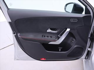 Mercedes-Benz Třídy A 1,3 A 250 e DCT 118kW CZ sedan - Foto 11