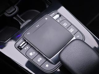 Mercedes-Benz Třídy A 1,3 A 250 e DCT 118kW CZ sedan - Foto 26