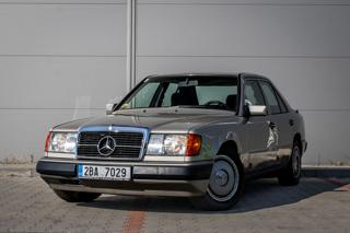 Mercedes-Benz Třídy E 124 C sedan