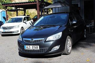 Opel Astra 1.6i 85 kW serv.knížka hatchback