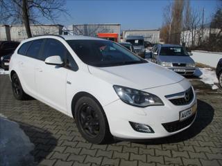 Opel Astra 1,7 CDTi 96KW  XENONY kombi