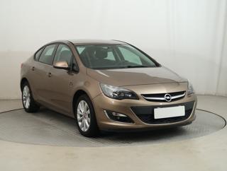 Opel Astra 1.4 T 103kW sedan