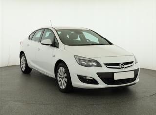 Opel Astra 1.4 T 103kW sedan
