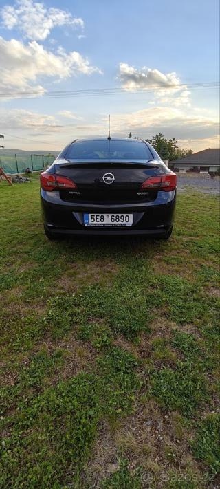 Opel Astra 1,6   J 2016 sedan