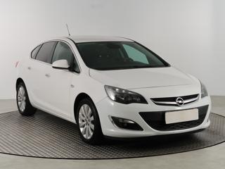 Opel Astra 1.4 T 103kW sedan