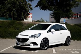 Opel Corsa ve výjimečně zachovalém stavu hatchback