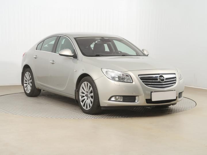 Opel Insignia - ilustrační obrázek