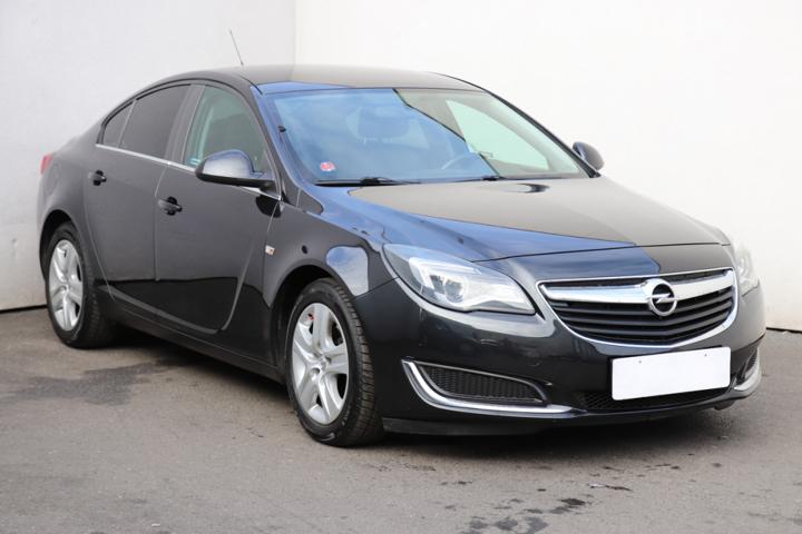 Opel Insignia - ilustrační obrázek
