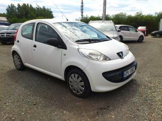 Peugeot 107 Junior 998 i hatchback