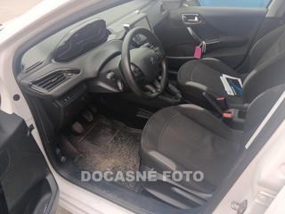 Peugeot 208 1.6HDi hatchback