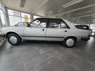 Peugeot 305 1,5 sedan