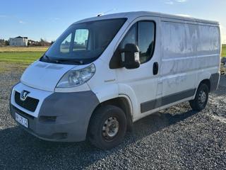 Peugeot Boxer 2,2 HDI 74 kw VŠE OK tažné 2t skříň