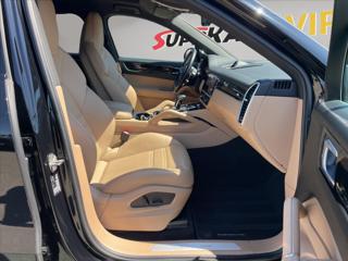 Porsche Cayenne 3,0 V6 Sport Chrono*Panorama Navi*Kamera*Kůže*21"*ČR! Servisní historie! DPH! SUV - Foto 30