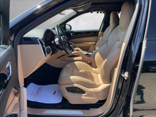 Porsche Cayenne 3,0 V6 Sport Chrono*Panorama Navi*Kamera*Kůže*21"*ČR! Servisní historie! DPH! SUV - Foto 27