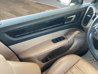 Porsche Cayenne 3,0 V6 Sport Chrono*Panorama Navi*Kamera*Kůže*21"*ČR! Servisní historie! DPH! SUV - Foto 34