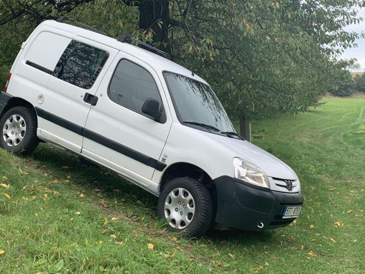 Vůz s VIN VF3GB9HWC8J104729