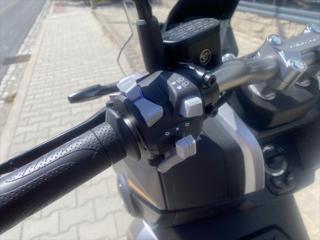 QJ Motor Ostatní ATR 125 skútr - Foto 18