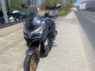 QJ Motor Ostatní ATR 125 skútr - Foto 5