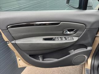 Renault Mégane 1,2 NEMÁ TLAKY NA JEDNOM VÁLCI Scenic hatchback - Foto 21