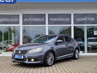 Suzuki Kizashi 2,4 i 4x4 XENON AC ŠÍBR VÝHŘEV sedan