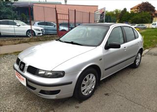 Seat Leon 1,6 Signo hatchback