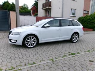 Škoda Octavia Combi 2,0TDi DSG,NAVI, PANOR. kombi
