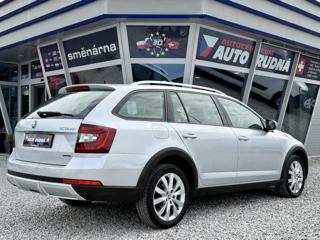 Škoda Octavia Scout 2,0 TDI 4x4 Automat kombi - Foto 9