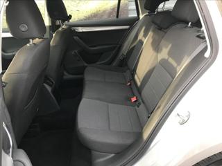 Škoda Octavia 1,6 kombi - Foto 20
