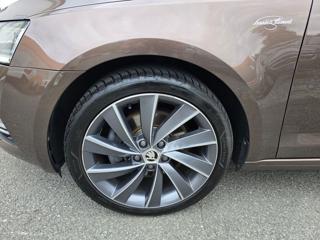Škoda Octavia 2.0TSi 140kW DSG L&K 4x4 KŮŽE kombi - Foto 36