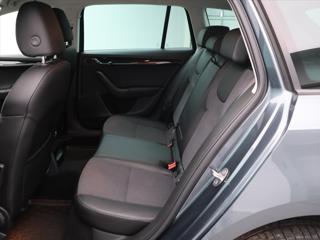 Škoda Octavia 2.0 TDI DSG Style plus Tažné kombi - Foto 14
