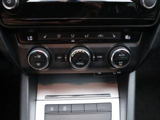 Škoda Octavia 1,6 TDI 81kW Style CZ Xenon kombi - Foto 18