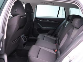 Škoda Octavia 2,0 TDI 110kW DSG DPH Matrix kombi - Foto 17