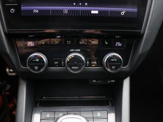 Škoda Octavia 2,0 TDI 135kW Aut.klima Navi RS kombi - Foto 21