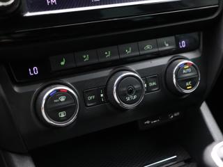 Škoda Octavia 2,0 TDI 135kW RS Xenon Navi liftback - Foto 21