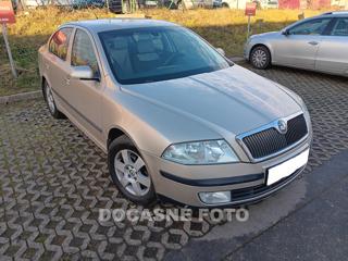 Škoda Octavia 1.6i, ČR sedan